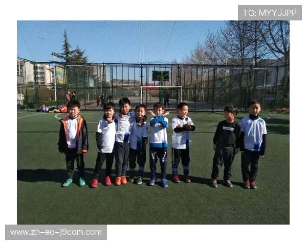 小孩围绕足球梦想展开的趣味日常对话故事标题温馨篇章欢乐成长记