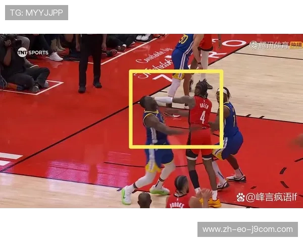 球员比赛中变向过人失误重心不稳意外摔倒引发全场惊呼